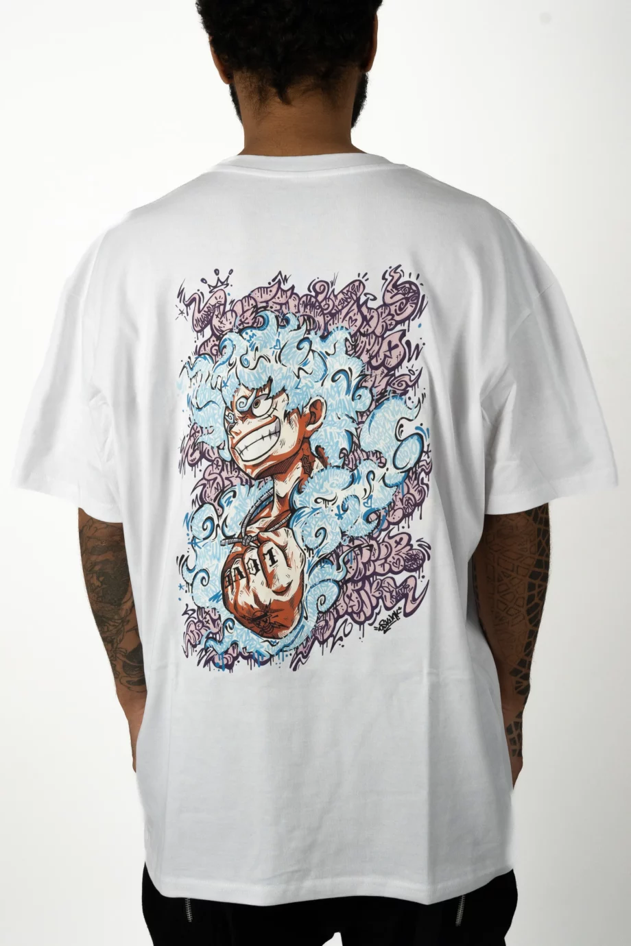 T-shirt Blanc AR 2Street-Studio x Urban Arts Magazine - "Ghost KAMIKAZE" par Iyaba