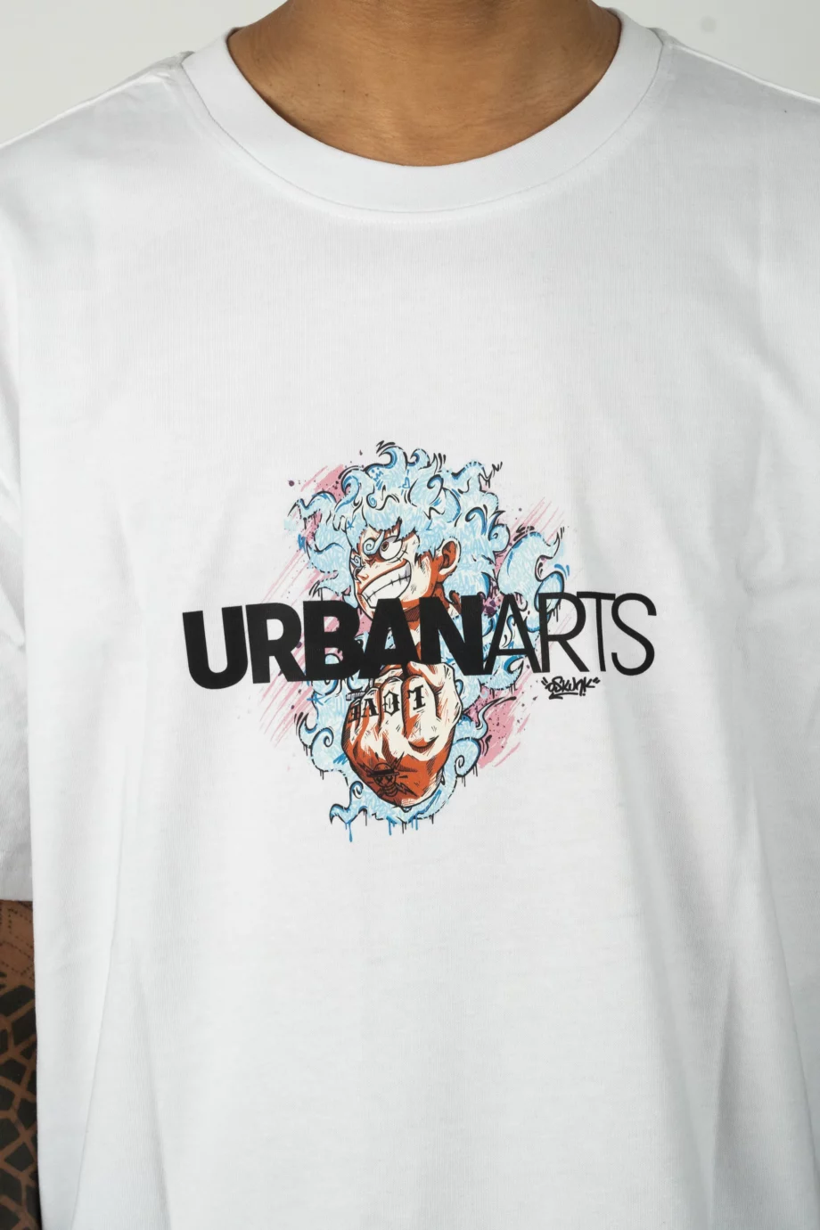 T-shirt Blanc AR 2Street-Studio x Urban Arts Magazine - "Ghost KAMIKAZE" par Iyaba
