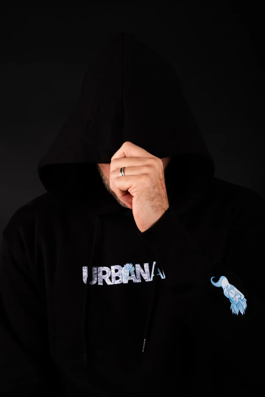 Hoodie Noir AR 2Street-Studio x Urban Arts Magazine - "Ghost KAMIKAZE" par Iyaba