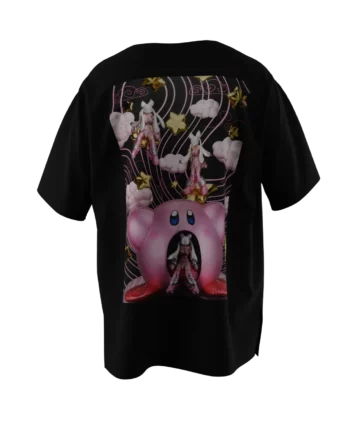 T-shirt noir en réalité augmentée avec le design "Foxyverse" Kirby par Adry Foxy.